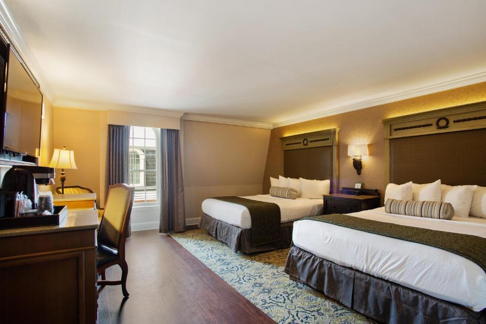 Deluxe Room with Two Queen Beds interior